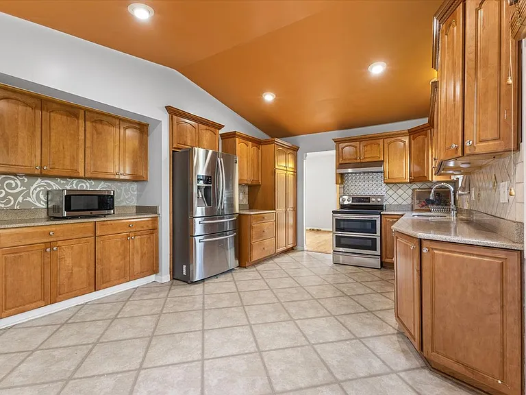 18129 Birch Dr — Photo 13