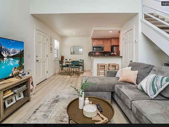 4th image of 2110 De La Vina St
