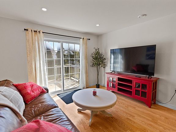 3rd image of 17 Heatherway Dr #3