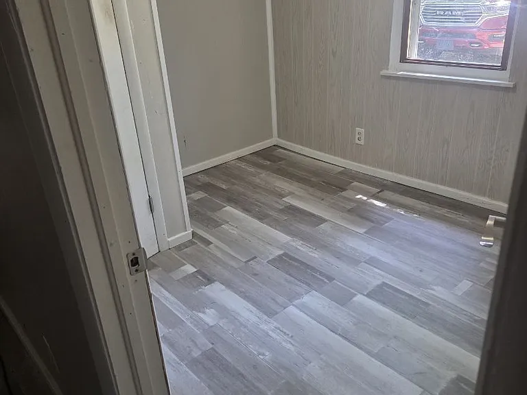 812 W 9th St — Photo 11