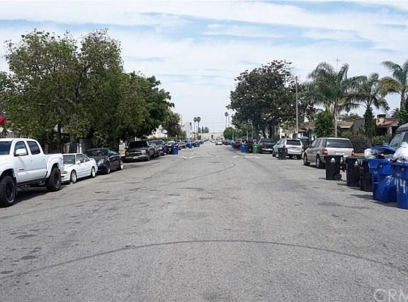 3rd image of 717 W 83rd St