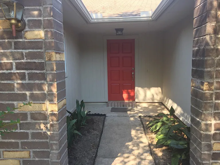 2618 Olster Dr — Photo 2