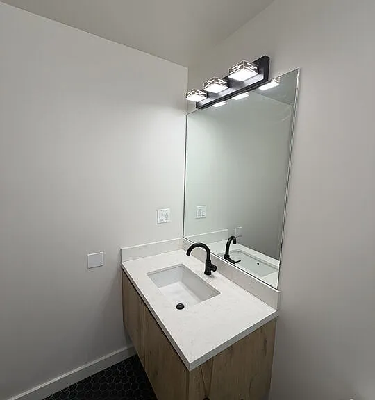 124 S Croft Ave #303 — Photo 29