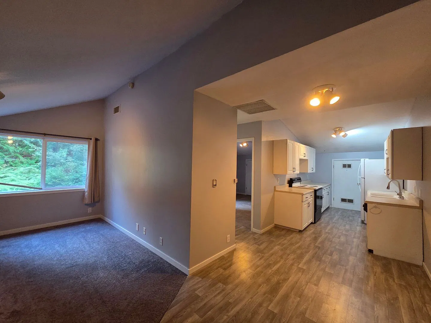 Quaint Gig Harbor One Bedroom for Rent! Available Now! — Photo 1