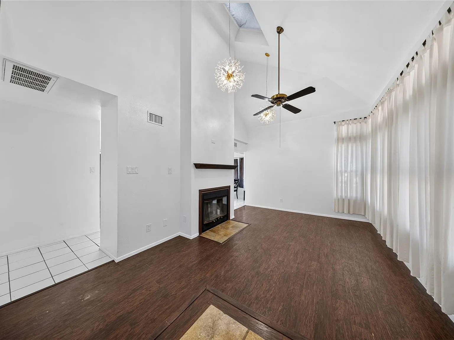 4 bed, 3.0 bath, 2060 sqft, $2,000 — Photo 2