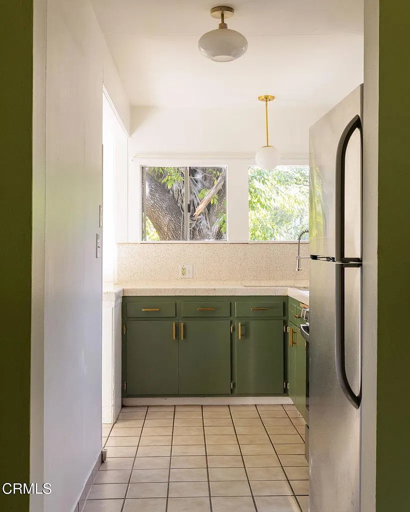 2 bed, 2.5 bath, 884 sqft, $3,400 — Photo 4