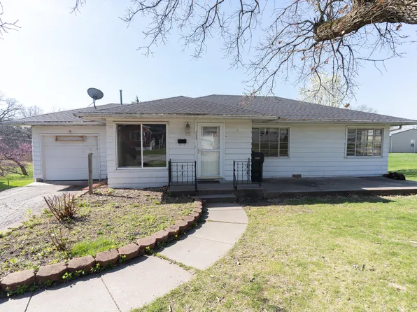 1128 Woody Ave, Moberly, MO 65270