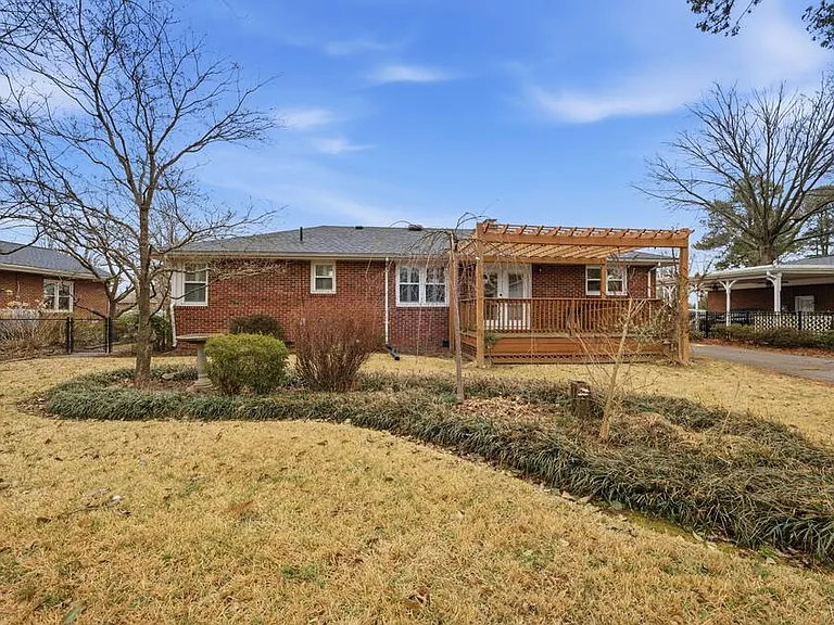 335 E McGinnis Cir — Photo 20
