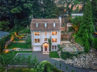 316 Valley Rd, Cos Cob, CT 06807