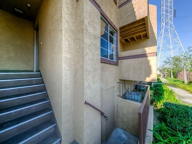 8615 Beverly Blvd #6 — Photo 7