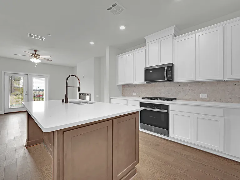 7929 Bayside Dr — Photo 13