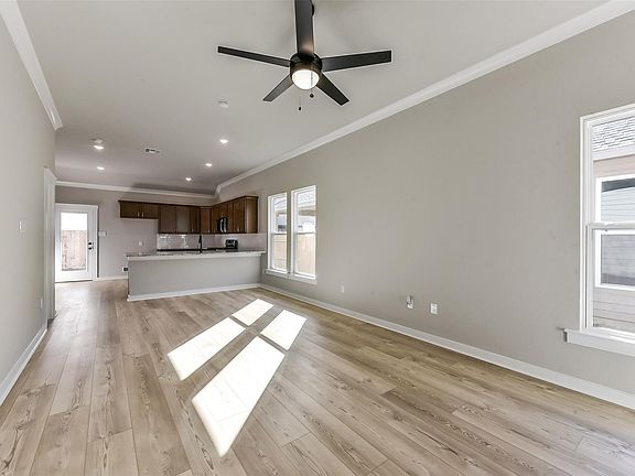 5th image of 822 Countryside Glade Ln