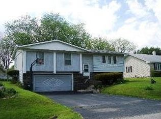 102 Hickory Dr, Lindenhurst, IL