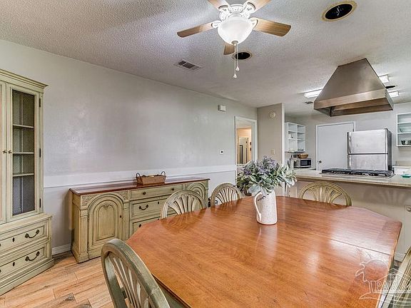 4th image of 8346 Beal St