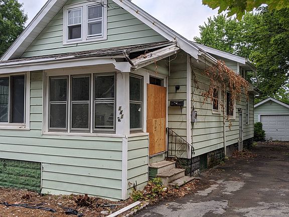 2nd image of 141 Hobart Ave