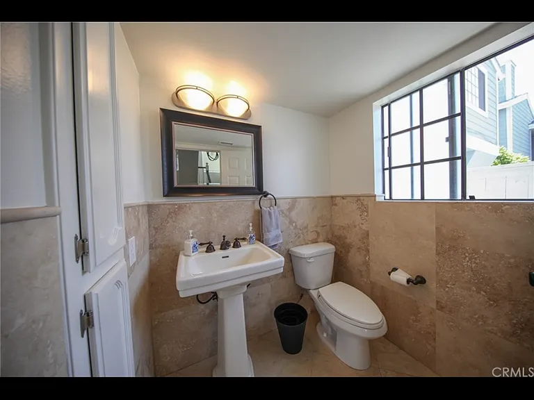 2221 Saybrook Ln — Photo 5