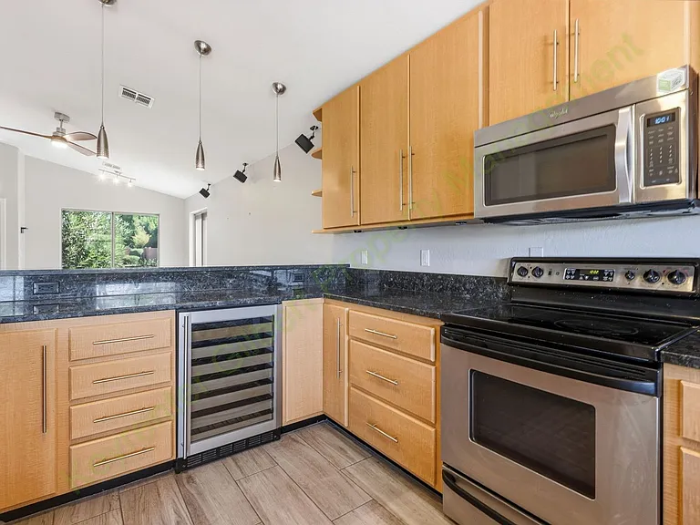 517 W Princeton Ave — Photo 10