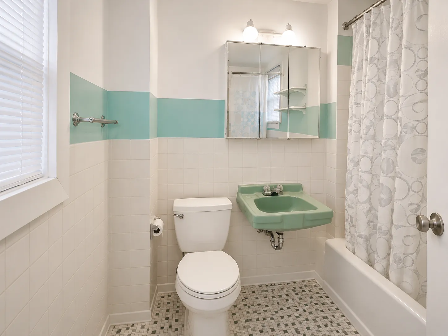 2 bed, $1,200 — Photo 3