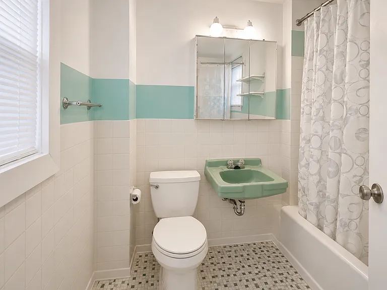 1057 15th Ave SE #2 — Photo 3