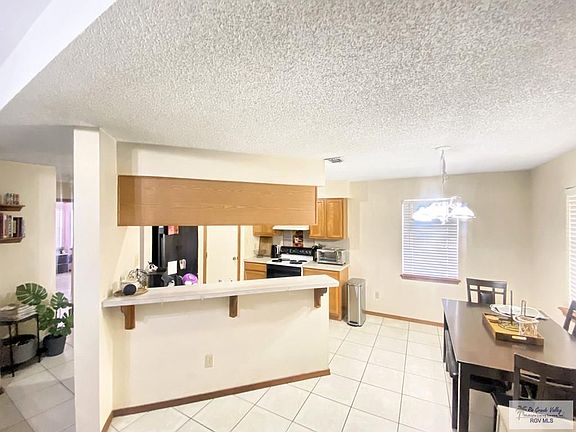 3rd image of 483 Whalen Rd