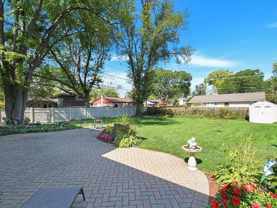 2nd image of 2004 Wintergreen Ave