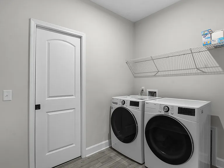208 Alyssa Ave — Photo 10