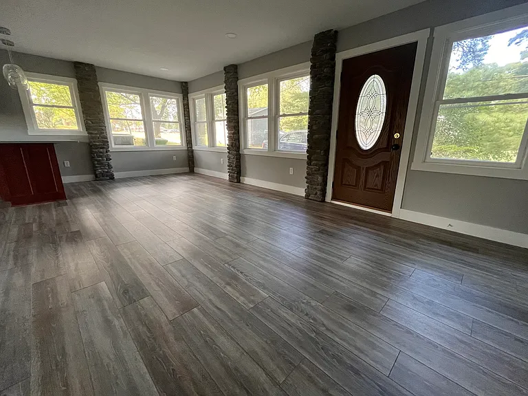 936 N Crown Hill Rd — Photo 3