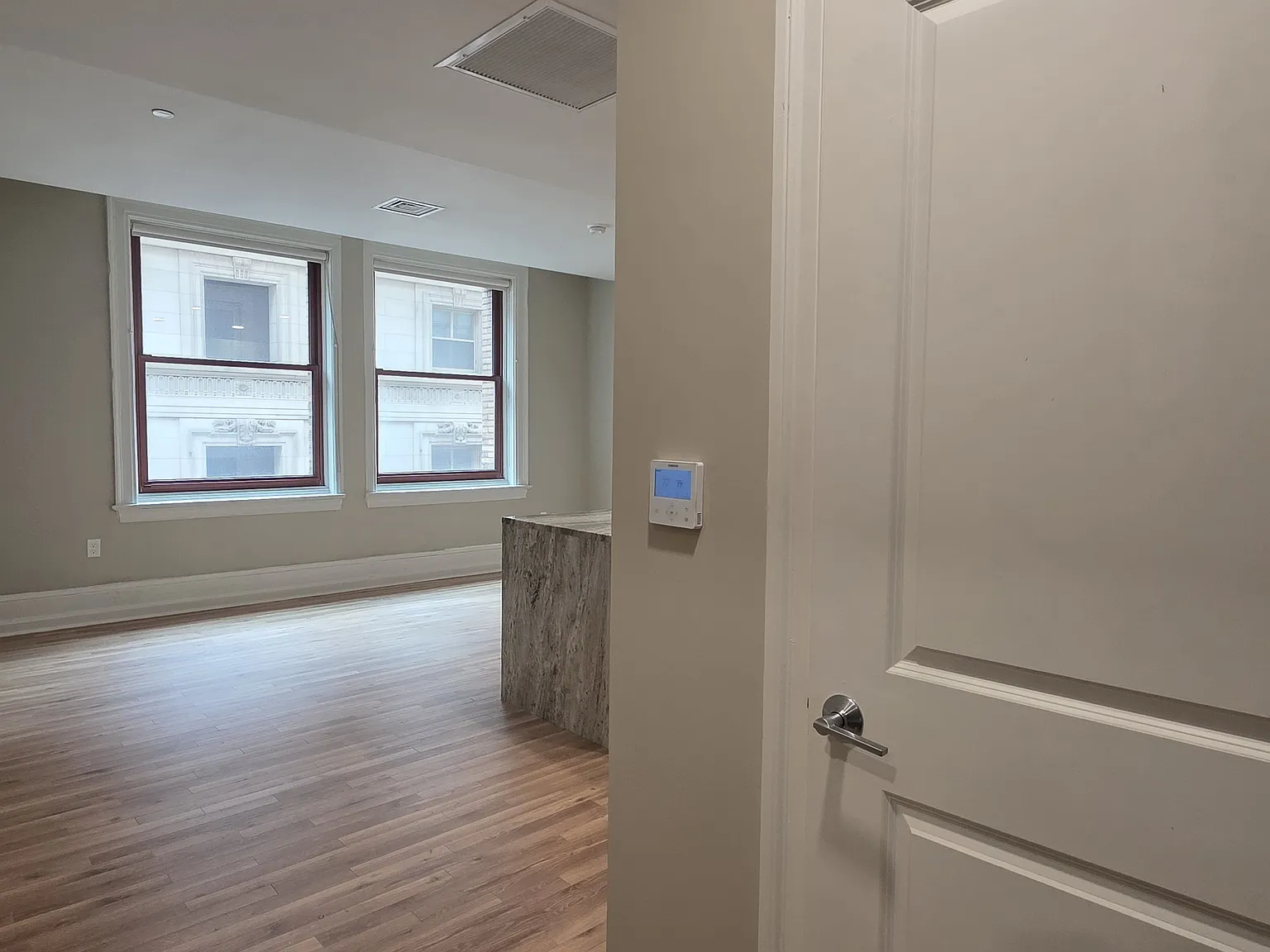 1 bed, 575 sqft, $2,005 — Photo 2