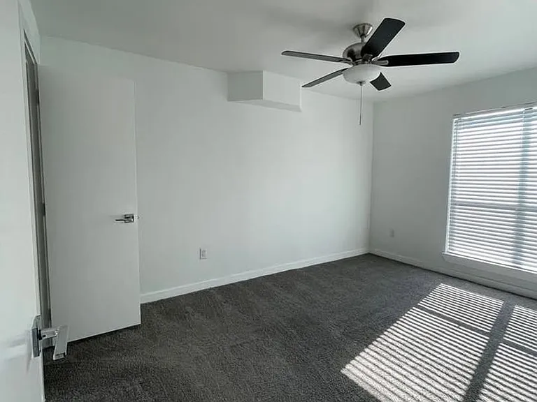 2106 Bennett Ave — Photo 11