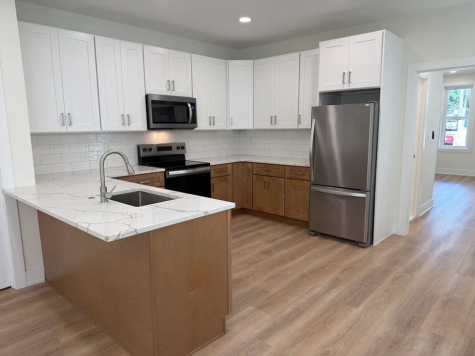 327 Roxborough Ave #1