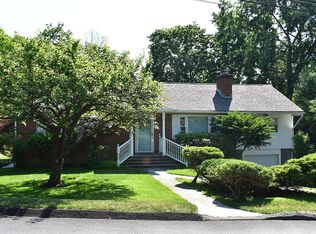 37 Sunset Rd, Montrose, NY 10548