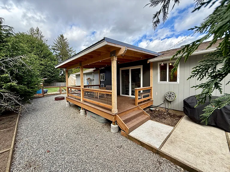 2185 Robyn Dr — Photo 2