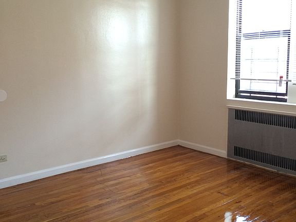 4th image of 8809 148th St Ste 1
