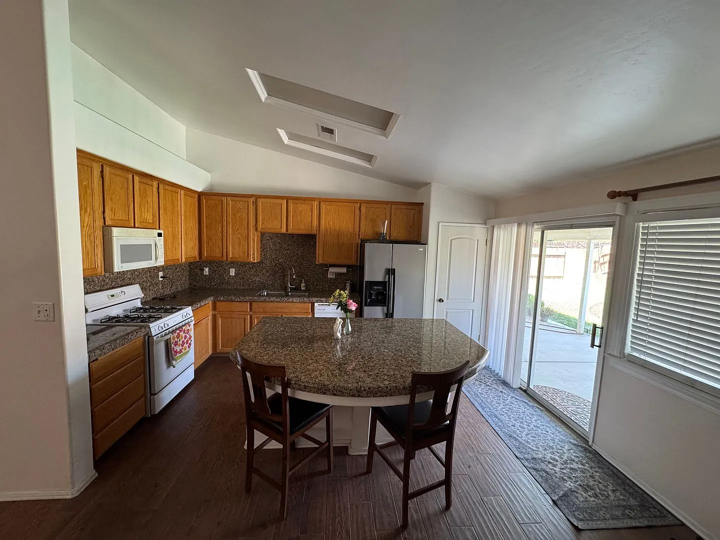 Great Family Home in Southwest Bakersfield — Photo 3