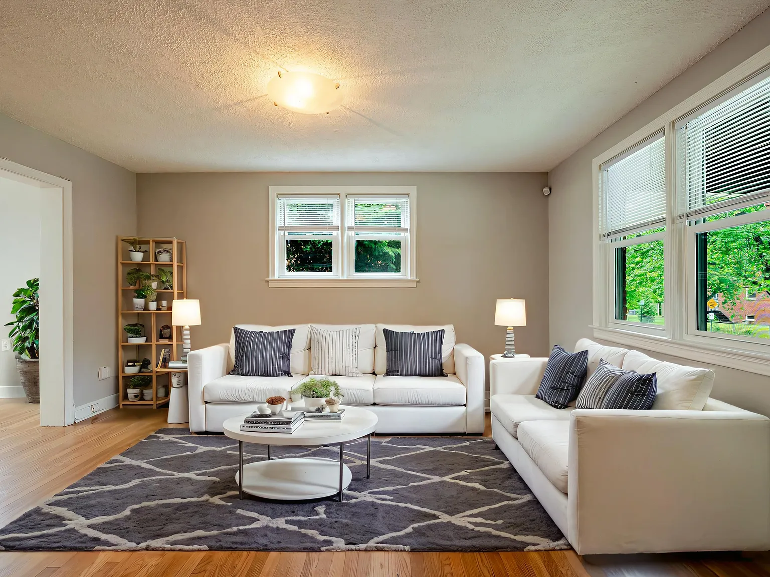 3 bed, 1152 sqft, $3,085 — Photo 2