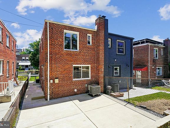 4th image of 1621 Fort Dupont St SE