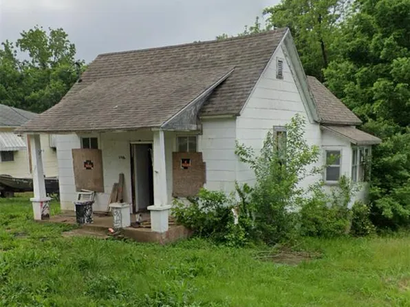 305 E Marvin Ave, Fredericktown, MO 63645