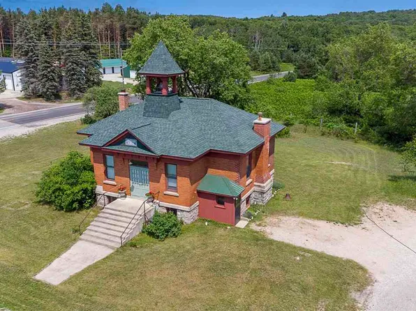 3009 S State Rd, Harbor Springs, MI 49740