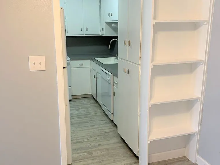 5808 S Alameda St — Photo 5
