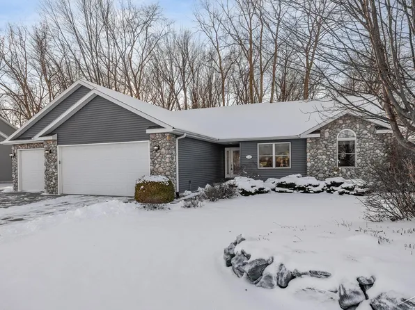 4786 Birnbaum Dr, Bay City, MI 48706