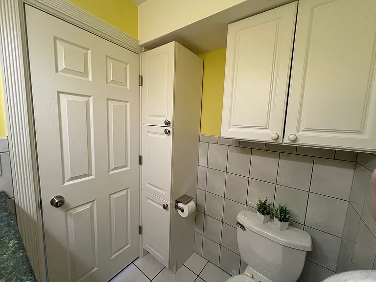 1880 Bonnie Ln #302 — Photo 21