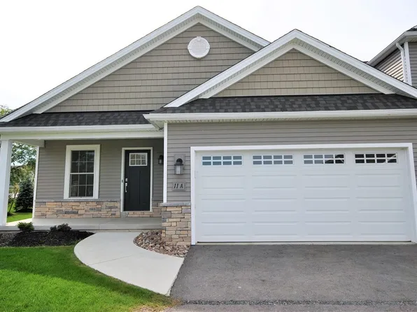 11 Essex Woods Ln Unit A, Amherst, NY 14228
