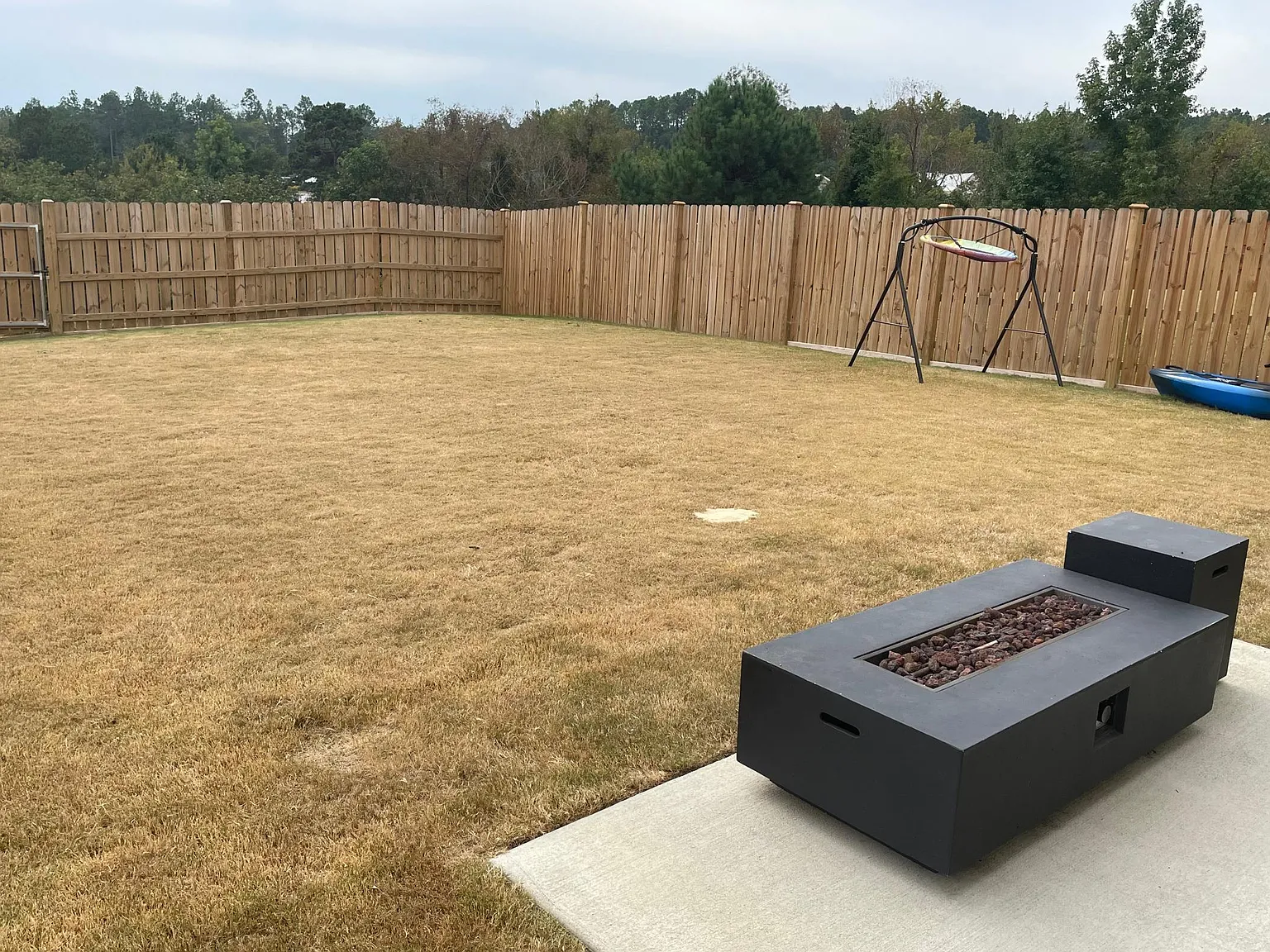5 bed, 2500 sqft, $2,500 — Photo 3
