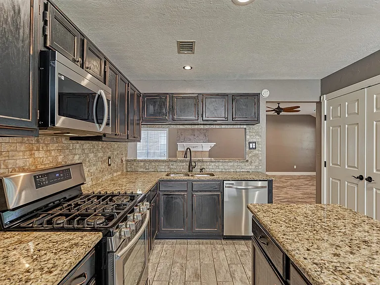 30 Cottage Grove Pl — Photo 21