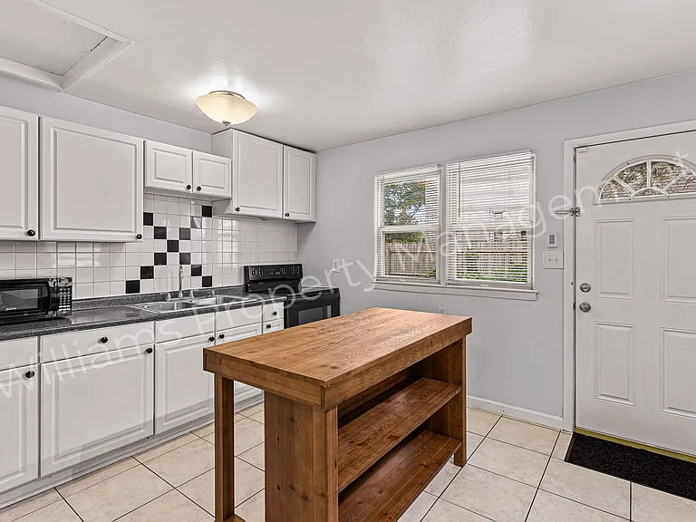 22921 Rosewood St — Photo 3
