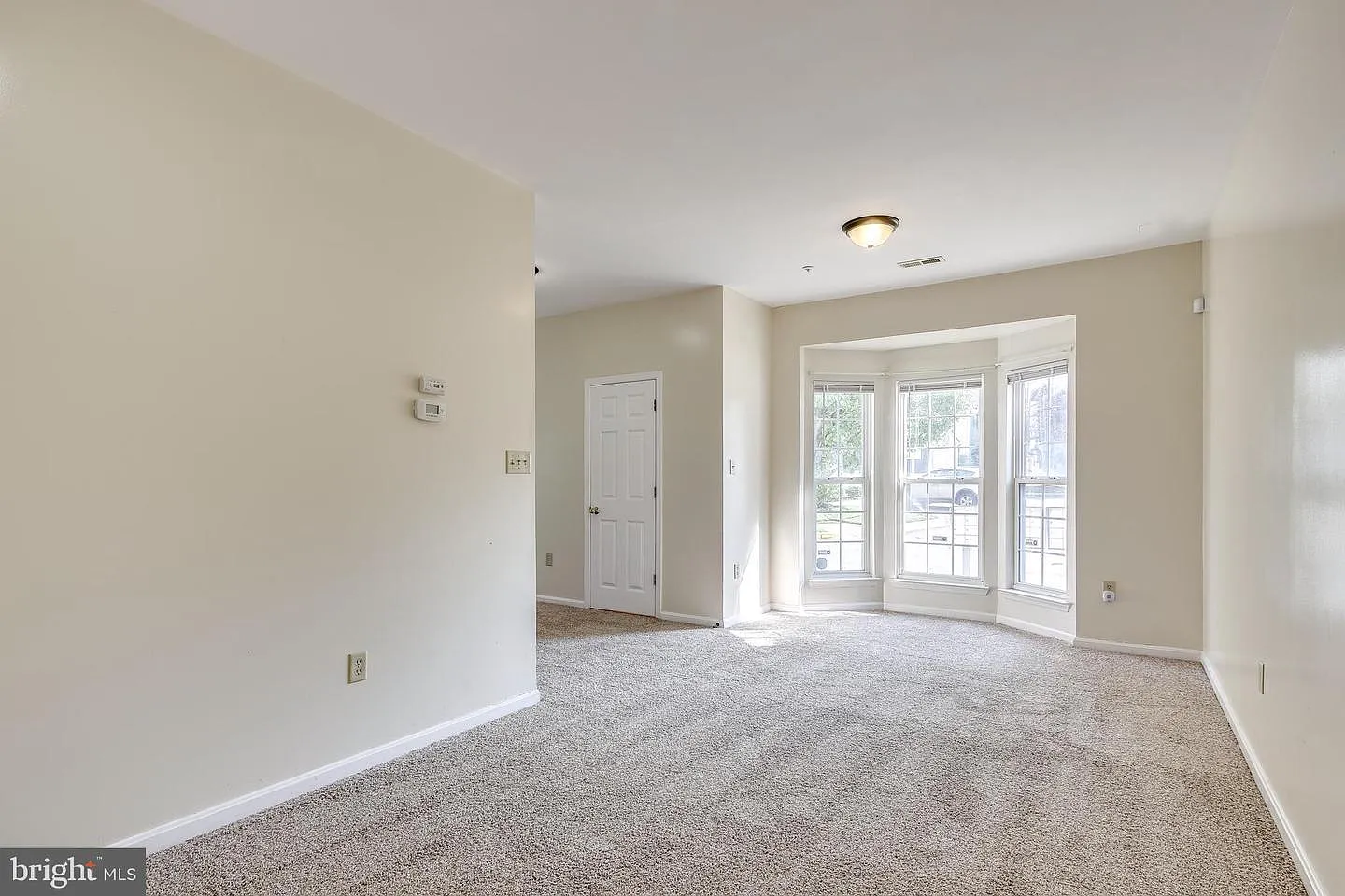 3 bed, 2.5 bath, 1690 sqft, $2,500 — Photo 3