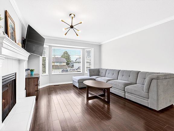 4th image of 20126 Wanstead St