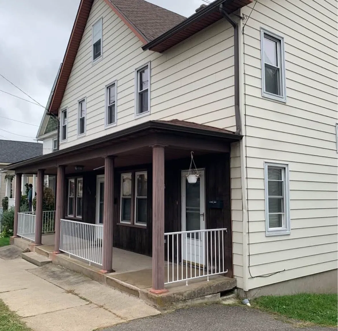 3 bed, $1,400 — Photo 1