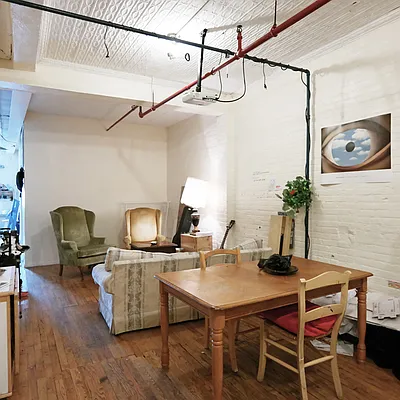 Rented by Nooklyn NYC LLC | media 100