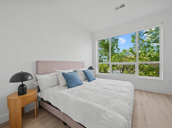 17 Avenue East image 18 of 57